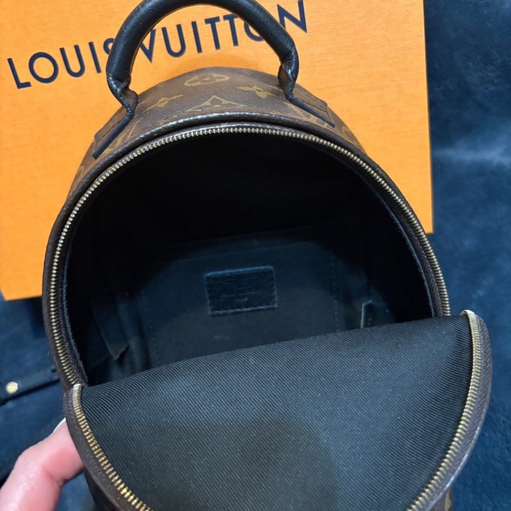 Louis Vuitton backpack - Picture 3 of 3